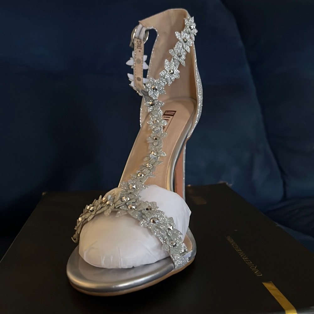 Silver dress shoe